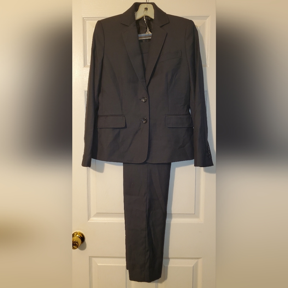 Anne Klein Women's Black Pant Suit size 4